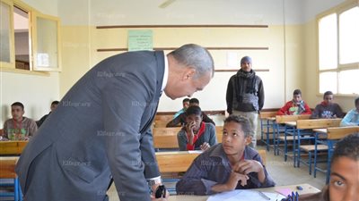 محافظ قنا: امتحان اللغة العربية في مستوى الطالب المتوسط 