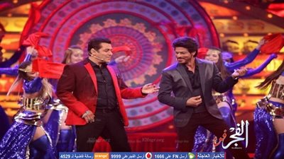 شاروخان وسلمان خان يستعيدان ذكريات صداقتهما في 