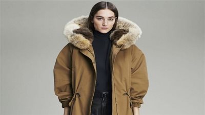 المعاطف الكاجوال.. عنوان الأناقة في العمل (صور)