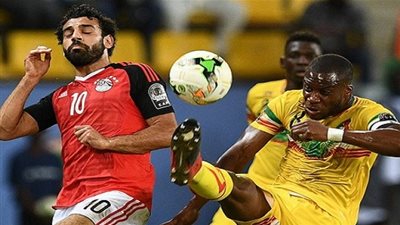 شاشات عملاقة في الزمالك لمتابعة لقاء مصر وأوغندا (صور)