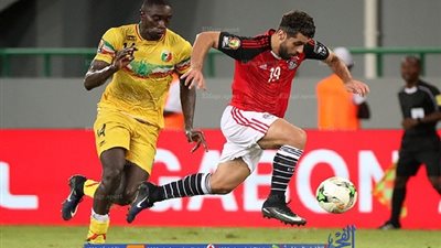 تصويبة صاروخية من عبد الله السعيد تعلو مرمى أوغندا (فيديو)