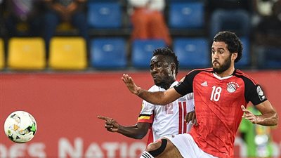 رأسية خطيرة لمروان محسن تعلو عارضة أوغندا (فيديو)