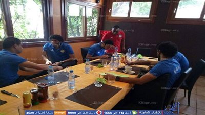 الهواري ينفي توزيع مكافآت على لاعبي المنتخب