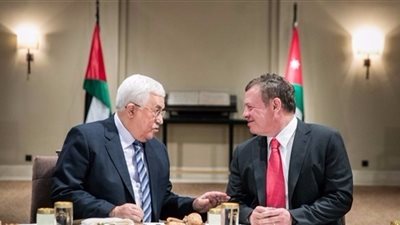 عباس يبحث مع العاهل الأردني تداعيات إمكانية نقل السفارة للقدس