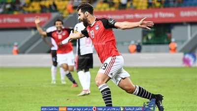 أمم إفريقيا.. رد فعل وائل جمعة ونبيل معلول بعد هدف عبدالله السعيد في مرمى أوغندا (فيديو)