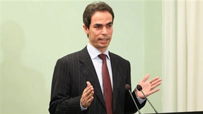 المسلماني: بعض الصور أظهرت مخلوق غريب يحمل سلاح ويطارد مركبة فضائية بالمريخ