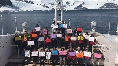 اندبندنت: الاحتجاجات العالمية ضد ترامب طالت القطب الجنوبي