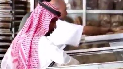 مخبز في مكة يبيع زبائنه دون محاسبين ولا كاميرات مراقبة