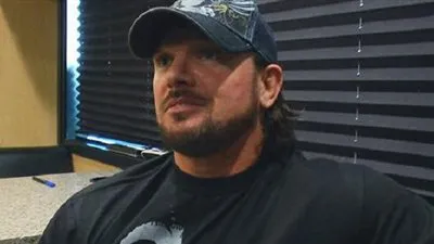 سرقة نجم المصارعة علنا