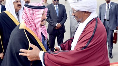 الرئيس السوداني يصل إلى الرياض (صور) 