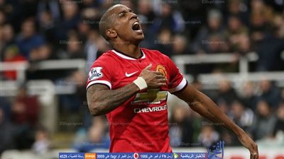 آشلي يونج يدرس الرحيل عن مانشستر يونايتد