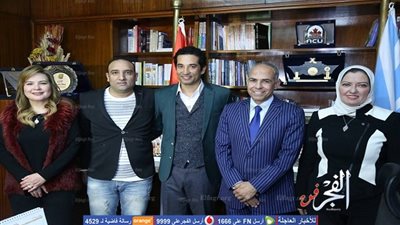 عمرو سعد يصل مؤسسة الأهرام لتكريمه عن فيلم 