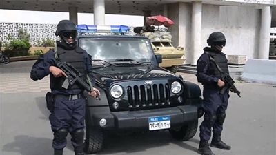 قوات أمنية تجوب شوارع القاهرة استعدادا لذكرى 25 يناير