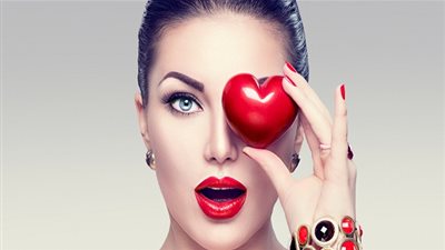 تعرفي على أجمل ألوان أحمر الشفاه لعيد الحب