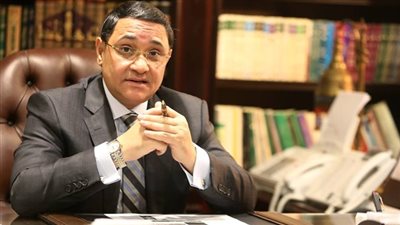 عبدالرحيم علي يعرض فيديو لصفوت حجازي حول موقعة الجمل (فيديو)