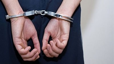    ضبط 20 مليون بطارية هواتف مجهولة المصدر بباب الشعرية               