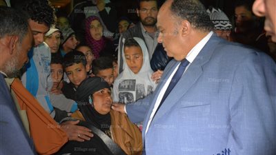 محافظ الدقهلية يقدم العزاء لأسرة شهيد سيناء (صور)  