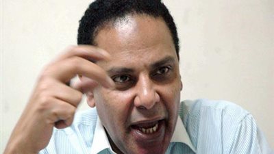 علاء الأسواني في ذكرى 25 يناير: رغم الخيانة.. الثورات لا تنهزم