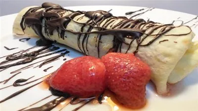 طريقة عمل الكريب بالشيكولاتة والفراولة