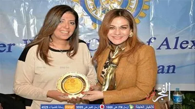 داليا السعدني تتفتح عام المرأة مع سيدات الإسكندرية (صور)
