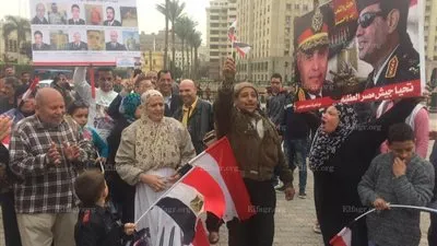 في ذكرى الثورة.. مواطنون يهتفون للجيش والشرطة بميدان التحرير