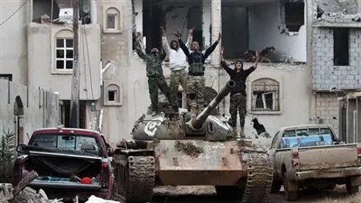 إجلاء 12 أسرة و49 عاملاً أجنبياً من مناطق محررة ببنغازي