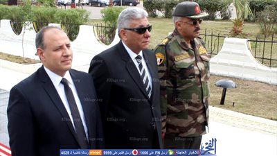 مدير أمن البحيرة والمحافظ وقائد الفرقة العاشرة يضعون إكليل زهور على أرواح شهداء الشرطة (فيديو)