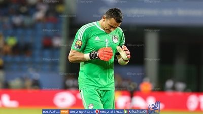 لقطة المباراة .. الحضري يستعجل الحكم لخروج أسامواه جيان بعد إصابته (فيديو)