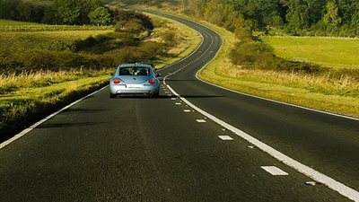 5 نصائح للسفر بالسيارة بأقل كمية وقود.. تعرف عليها!