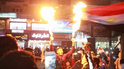 شاهد أبرز مظاهر احتفال المصريين بفوز المنتخب بميدان الحصري (صور)