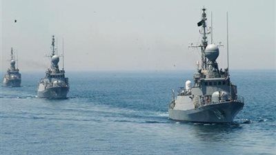 القوات البحرية تدفع بوحدات لإنقاذ 9 صيادين في رأس غارب