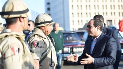 الرئيس السيسي يتفقد منطقة السد العالي بأسوان (صور)