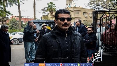 نجوم الفن والمجتمع في جنازة الشاعر الراحل سيد حجاب (فيديو وصور)