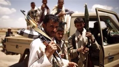 القوات الشرعية باليمن تتقدم باتجاه المجمع الحكومي شرق المخا