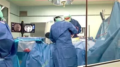 جراحة ناجحة تُنقذ مريضاً من الشلل في مستشفى أحد