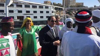 السيسي مرحبًا بأهل الصعيد: 