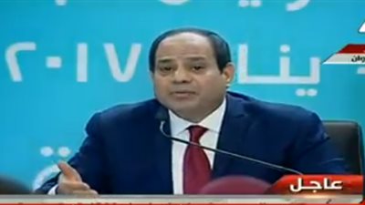 موقف طريف يتعرض له السيسي خلال الجلسة النقاشية مع شباب الصعيد