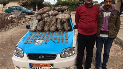 ضبط عاطلين أثناء ترويجهما البانجو والحشيش في دمياط 