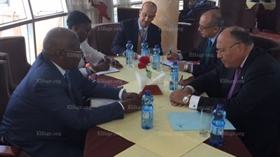 وزير الخارجية يبحث القضايا الإقليمية والدولية مع نظيره الأوغندي