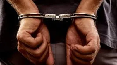 ضبط عامل بمدرسة بالمنيا أثناء سرقته لمخزن الحاسب الآلي 