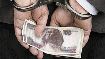 عاجل.. إحالة 3 متهمين بشركات بترول لـ