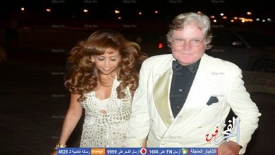 انتداب حكمين لمحاولة الصلح بين حسين فهمي وزوجته السعودية