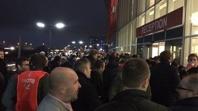 بسبب طرد مشبوه.. إخلاء الآلاف من ستاد كرة قدم ببريطانيا