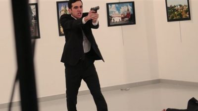 من حذف الرسائل الإلكترونية لقاتل السفير الروسي بعد ساعتين من الحادث؟