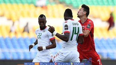 العارضة تمنع بوركينا فاسو من تسجيل هدفا رائعا في شباك تونس (فيديو)