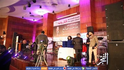 التجهيزات الأخيرة لحفل استفتاء مجلة 