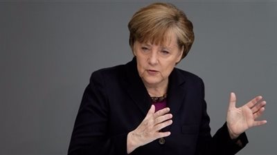 ميركل: مرسوم ترامب حول الهجرة غير مبرر