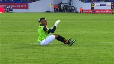 أمم إفريقيا.. حارس الكونغو يحتفل بهدف 