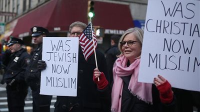 آلاف الأشخاص يتظاهرون ضد قرار ترامب بشأن المهاجرين