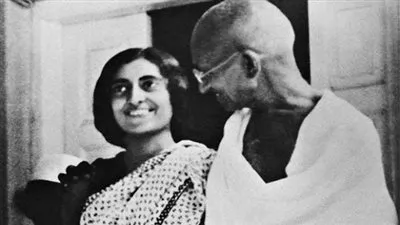 في ذكرى اغتياله.. 5 علاقات جنسية شاذة في حياة مهاتما غاندي (تعرف عليهم)